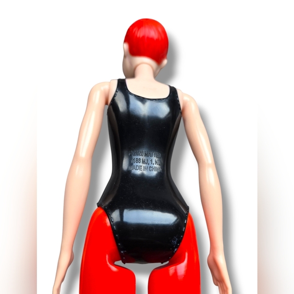 Barbie Colour Reveal Swimsuit Doll - Picture 3 of 8